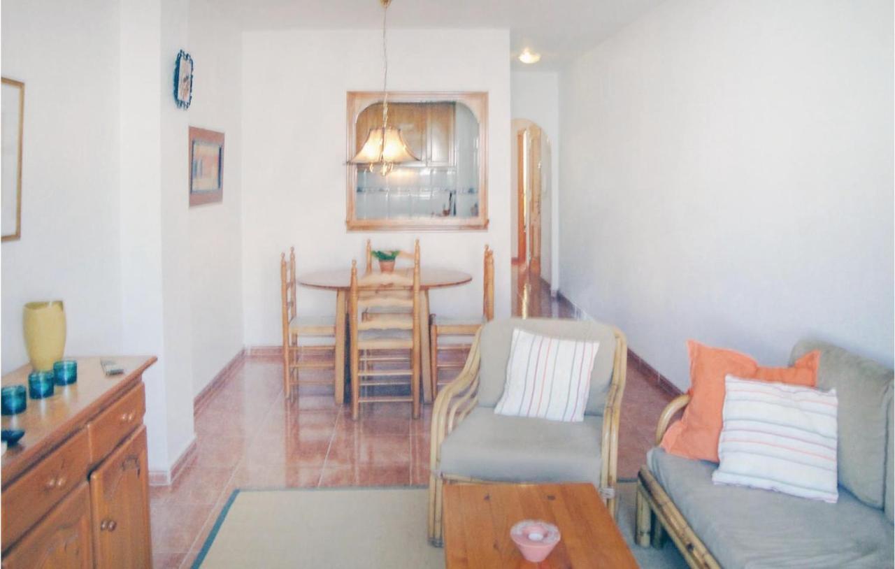 2 Bedroom Cozy Apartment In Torrevieja Esterno foto