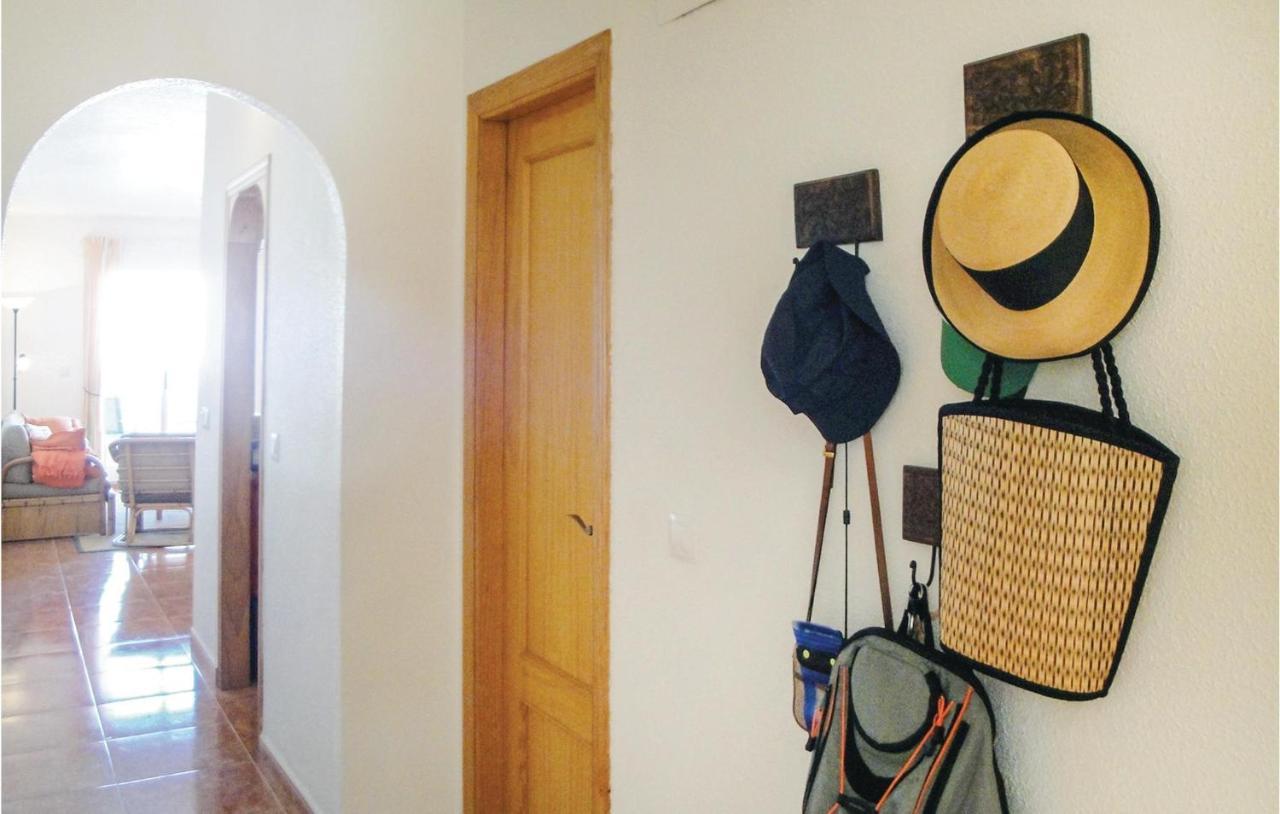 2 Bedroom Cozy Apartment In Torrevieja Esterno foto