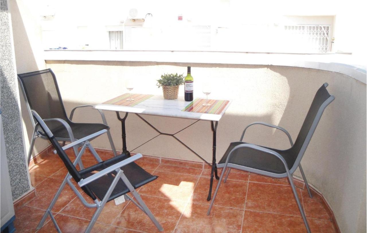 2 Bedroom Cozy Apartment In Torrevieja Esterno foto