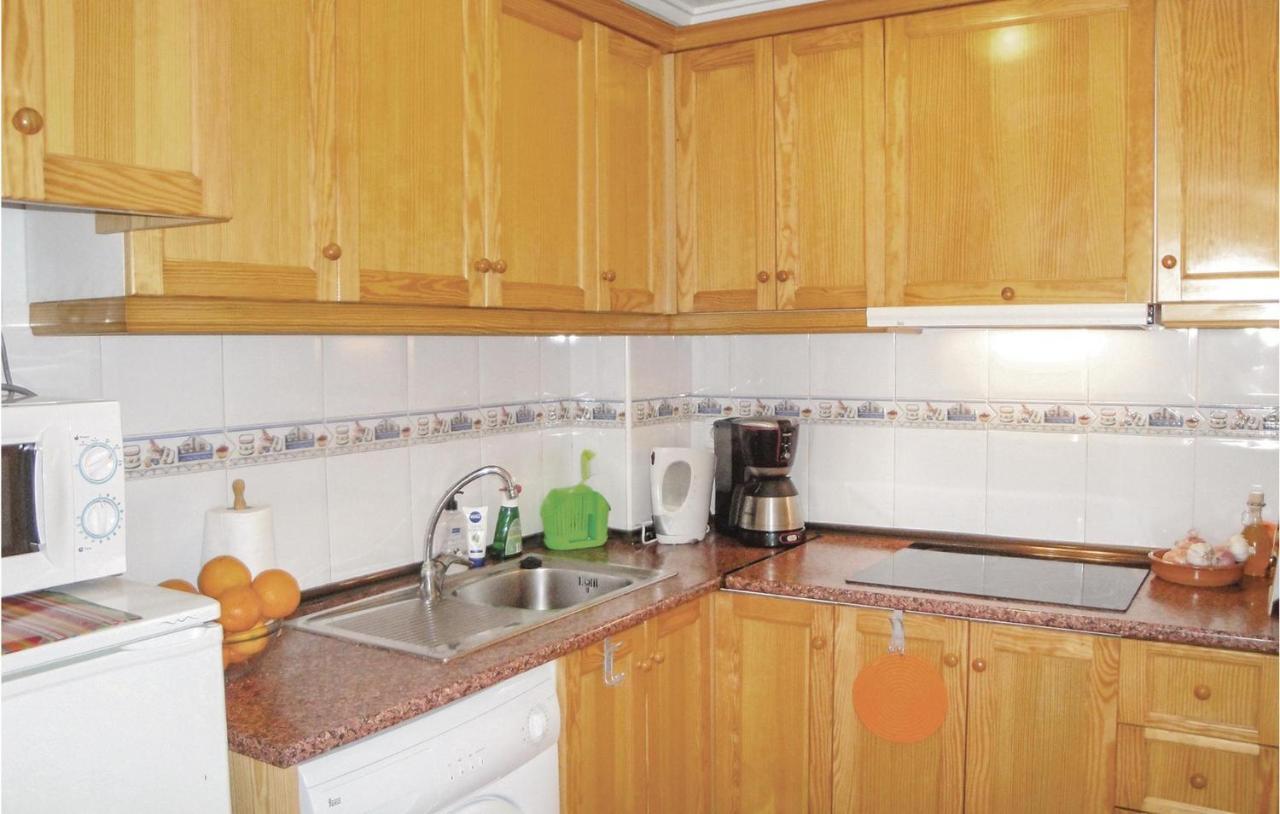 2 Bedroom Cozy Apartment In Torrevieja Esterno foto
