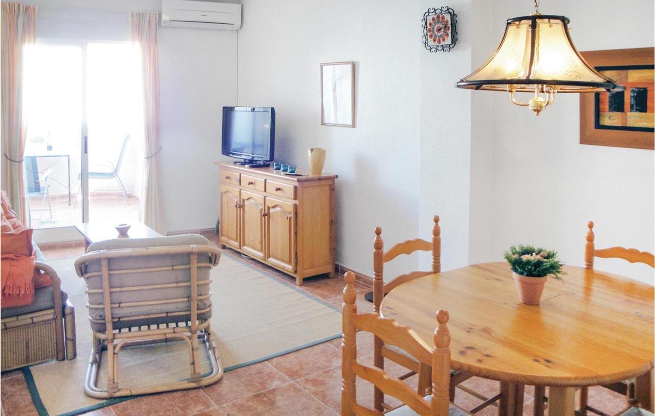 2 Bedroom Cozy Apartment In Torrevieja Esterno foto