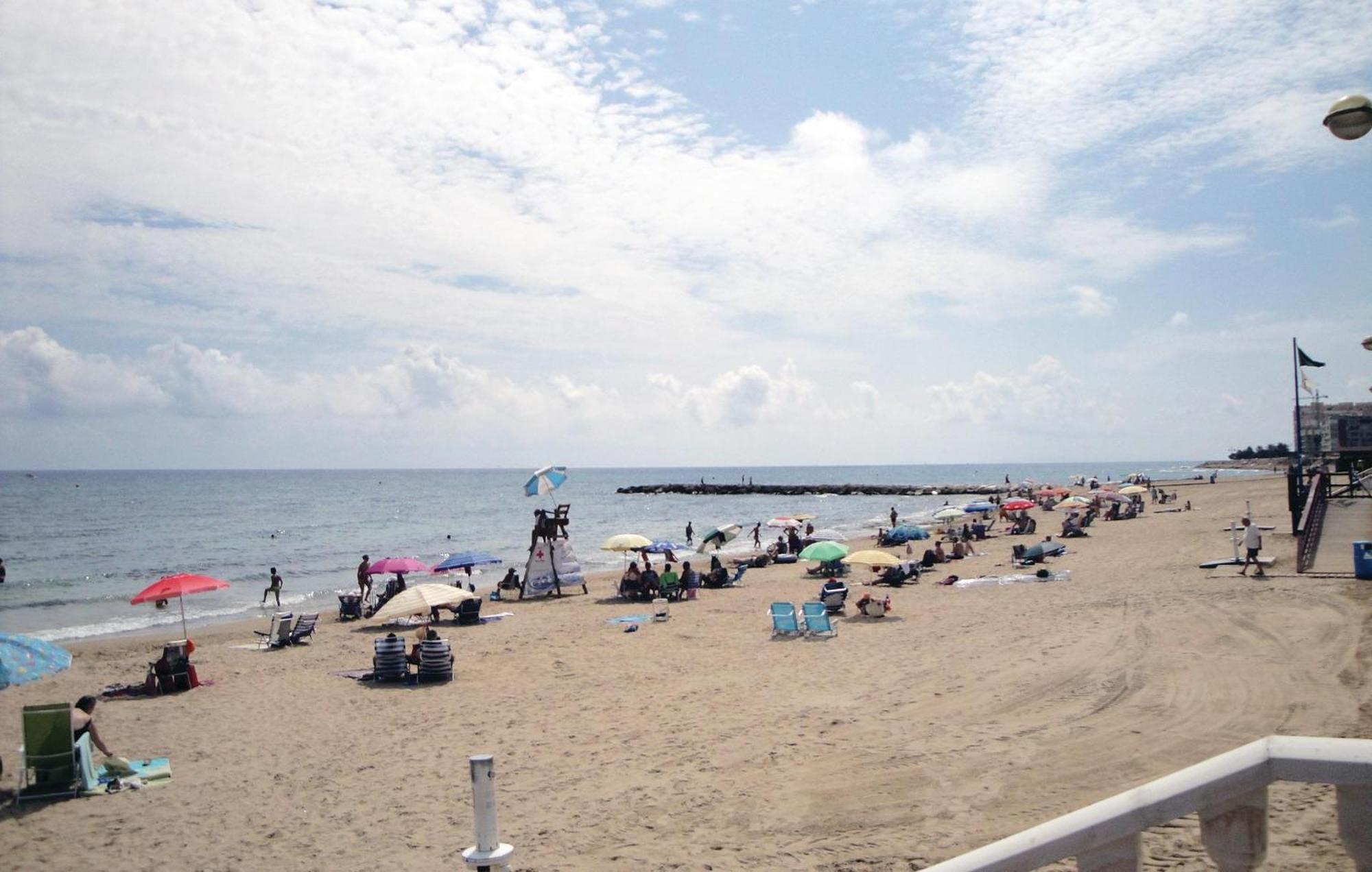 2 Bedroom Cozy Apartment In Torrevieja Esterno foto