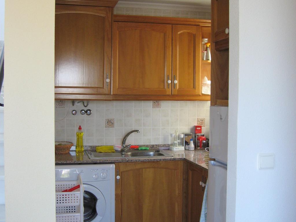 2 Bedroom Cozy Apartment In Torrevieja Esterno foto