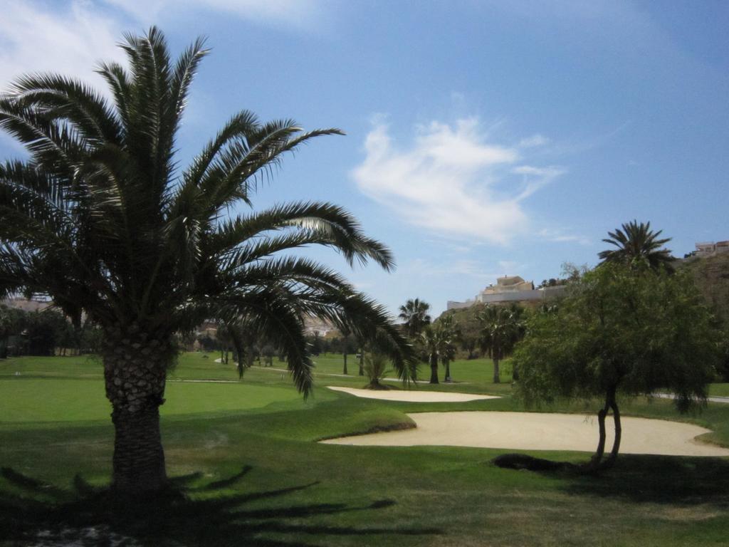2 Bedroom Cozy Apartment In Torrevieja Esterno foto